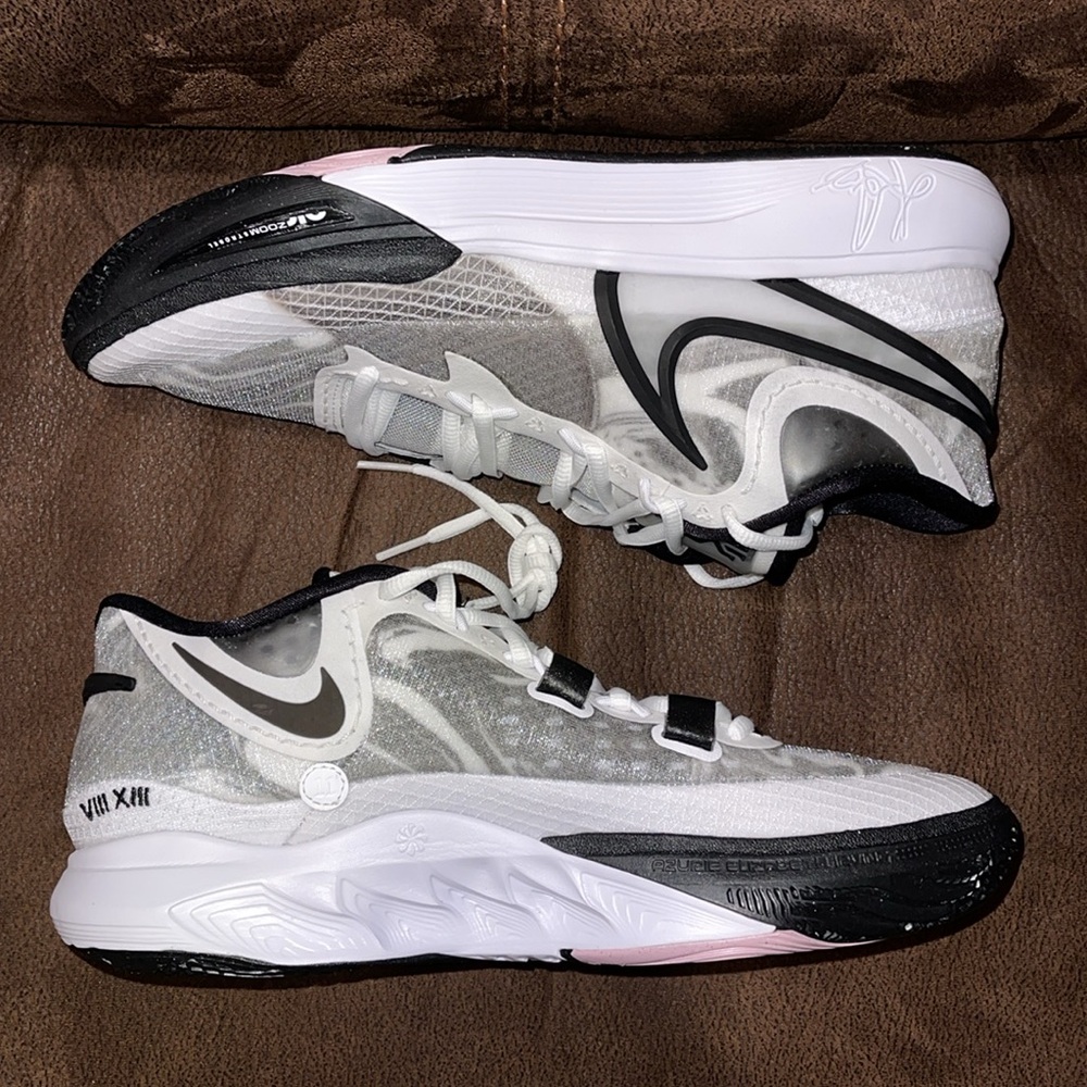 New Nike Kyrie 8 White Black - Size 12